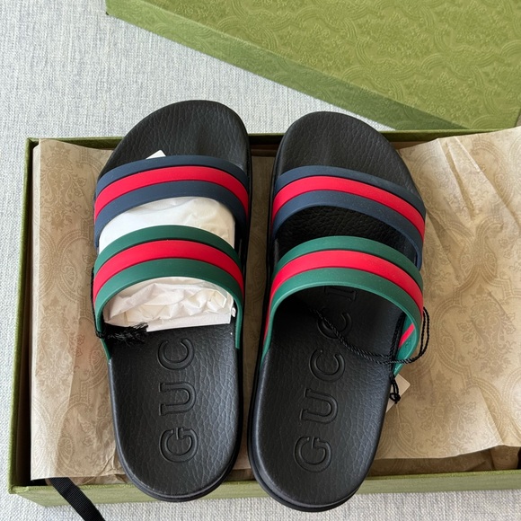 Gucci Men's Web slide sandal, size 7. New in box - Picture 3 of 5